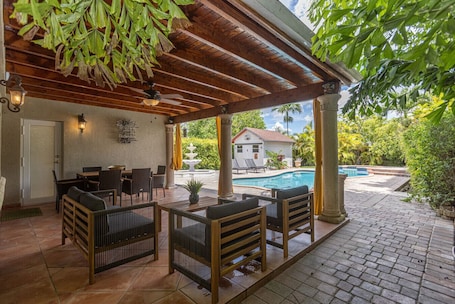 A heated pool. Dream Home - Headed Pool - Family Vacation