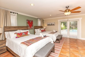 4 bedrooms, desk, iron/ironing board, travel crib - Beach-Style Pool • Family Stay • Near Airport (Miami)