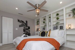 4 bedrooms, desk, iron/ironing board, WiFi