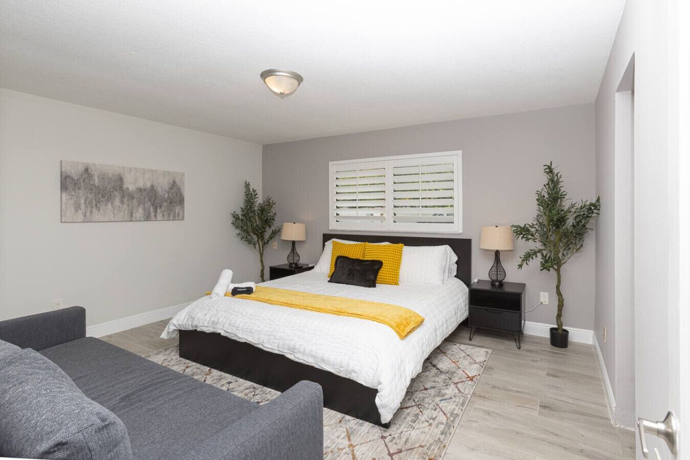 4 habitaciones, escritorio, tabla de planchar con plancha y wifi 