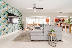 TV - Hawaii Paradise on Miami 4BR Big Pool (Miami)