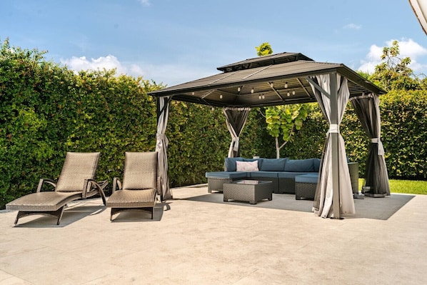 Terrace/patio - Hawaii Paradise on Miami 4BR Big Pool (Miami)