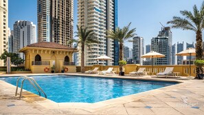 Pool - Rovers Beach Hostel JBR (Dubai)