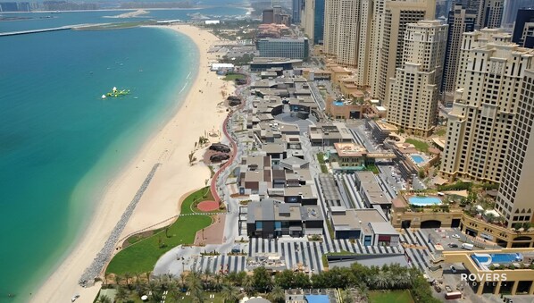 Beach nearby - Rovers Beach Hostel JBR (Dubai)