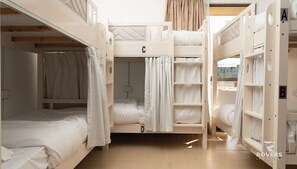 Shared Dormitory, 6-bed Mixed Dorm - R1 | 1 svefnherbergi, rúmföt úr egypskri bómull, rúmföt af bestu gerð