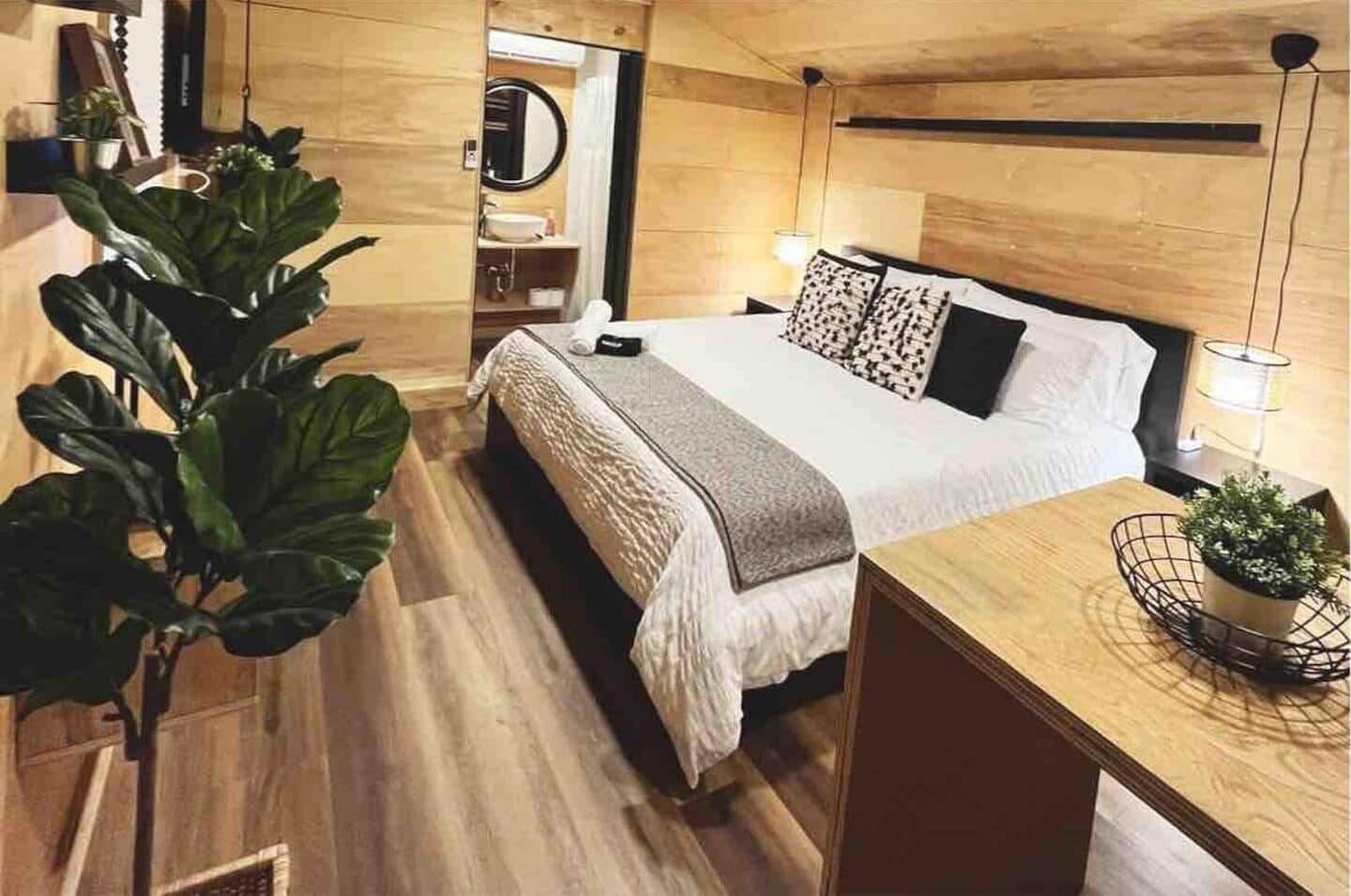 Lovers Dream Cozy Cabin in Miami