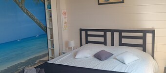 3 bedroom family house for 6 people on the seafront enclosed garden
