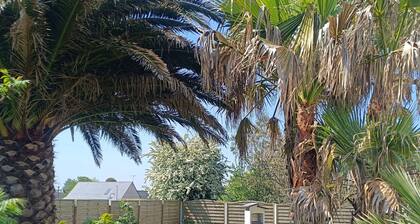3-bedroom family house for 6 people on the seafront 980 M2 enclosed garden