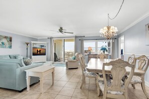 Interior - Gulf Front~Beautiful Views~Community Pool~Beach Service~3BR Nautilus 1102 (Fort Walton Beach)