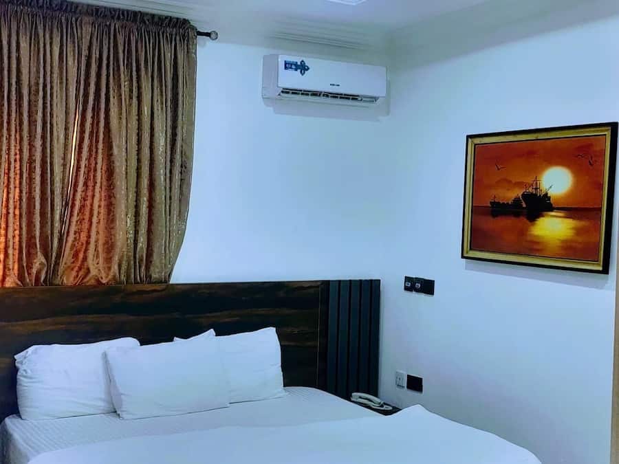 Doppelzimmer | Bettwäsche aus ägyptischer Baumwolle, hochwertige Bettwaren