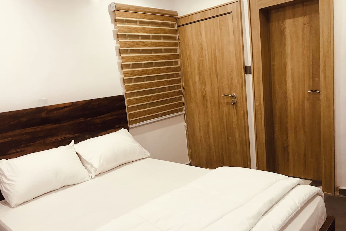 Egyptian cotton sheets, premium bedding, down duvets, free WiFi