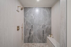 Suite, 2 Double Beds | Bathroom | Separate tub and shower, deep soaking tub, free toiletries, hair dryer - Hamakua Hotel (Honomu)