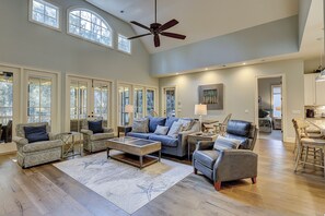 Smart TV, fireplace, ping pong