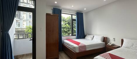 Deluxe Quadruple Room | Desk, free WiFi, bed sheets