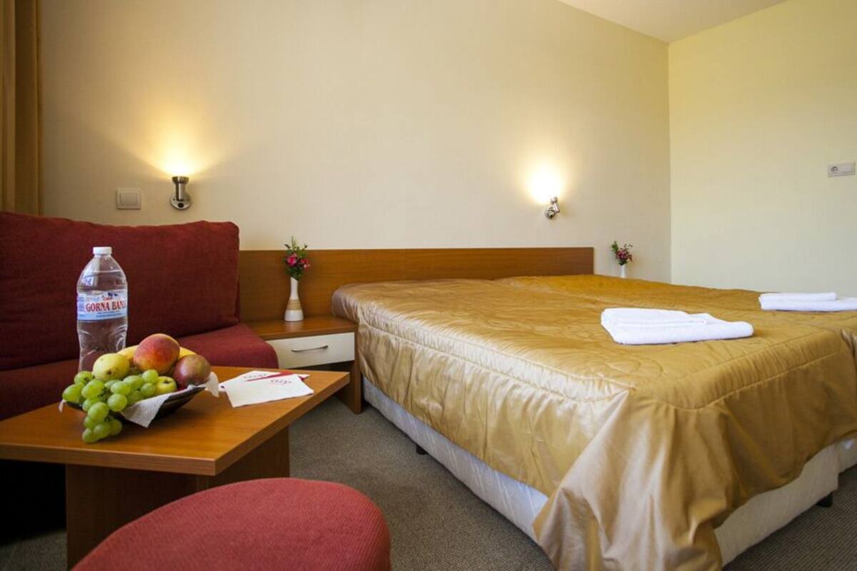 Hypo-allergenic bedding available, WiFi (free), bed sheets