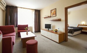 Hypo-allergenic bedding, free WiFi, bed sheets, wheelchair access