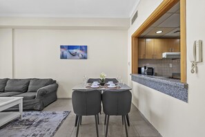 คลาสสิกอพาร์ทเมนท์ | ห้องรับประทานอาหาร