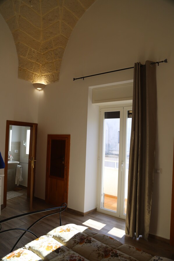 1 bedroom, iron/ironing board, bed sheets - Maria's house (Galatina)