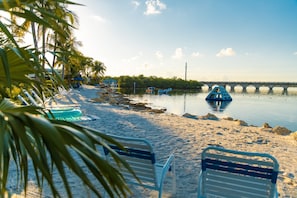 Pantai persendirian, bersnorkel, aktiviti berkayak