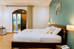 Deluxe Suite | Memory-foam beds, minibar, in-room safe, individually decorated