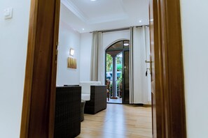 Matelas mémoire de forme, minibar, coffres-forts dans les chambres