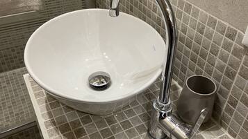 Classic Apartment, 2 Bedrooms, Non Smoking, City View | Bathroom | Shower, rainfall showerhead, free toiletries, hair dryer