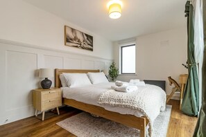 1 slaapkamer, een strijkplank/strijkijzer, reisbedje, gratis wifi