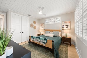 3 bedrooms, desk, iron/ironing board, free WiFi