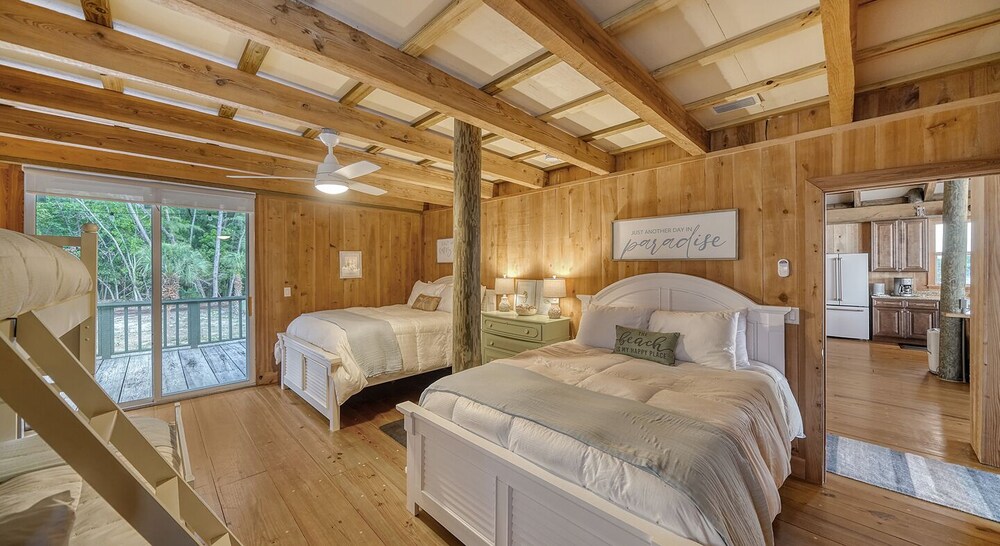 Enjoy a Pontoon Boat and True Island Living at Pura Vida! Longboat