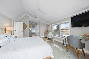 3 室のベッドルーム、デスク、アイロン / アイロン台、WiFi (無料)