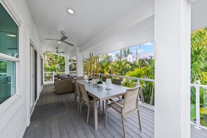 屋外ダイニングエリア