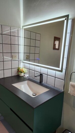 Hair dryer, towels, soap, shampoo - Chez Gabrielle Apt #2
 (Lusaka)