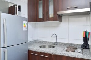 Geladeira, micro-ondas, fogão, cooktop