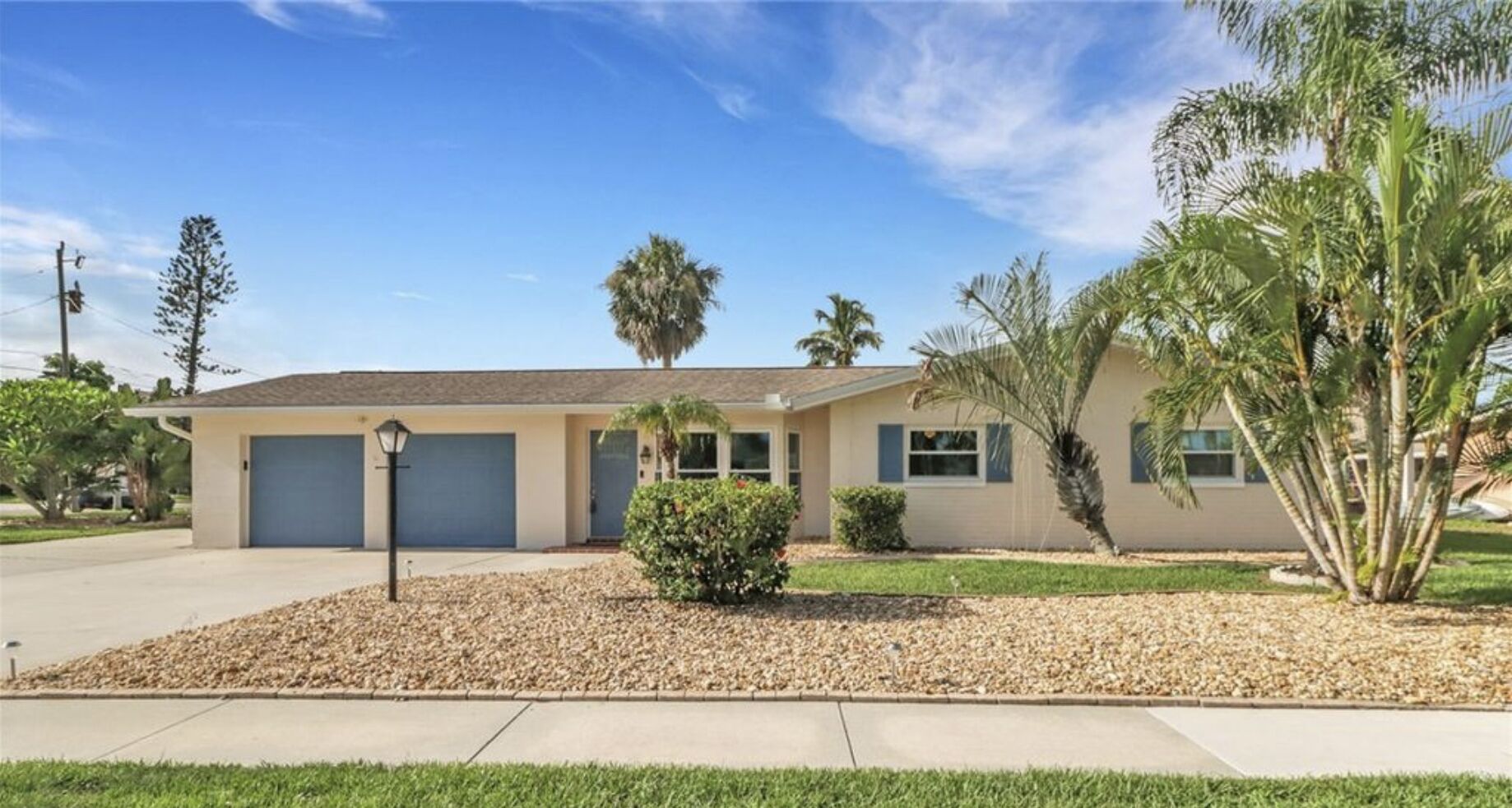 Beautiful North Fort Myers Home w/ Hot Tub & Boat Lift