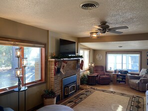 Smart TV, fireplace, stereo