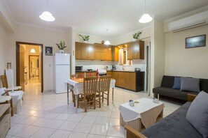 Apartament, 2 dormitoris, balcó, vistes al jardí | Sala d'estar
