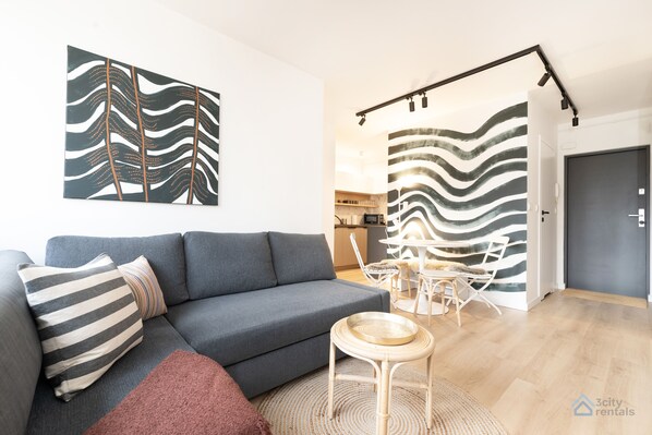 Lägenhet | 1 sovrum, individuell inredning, unika möbler och arbetsyta för laptop