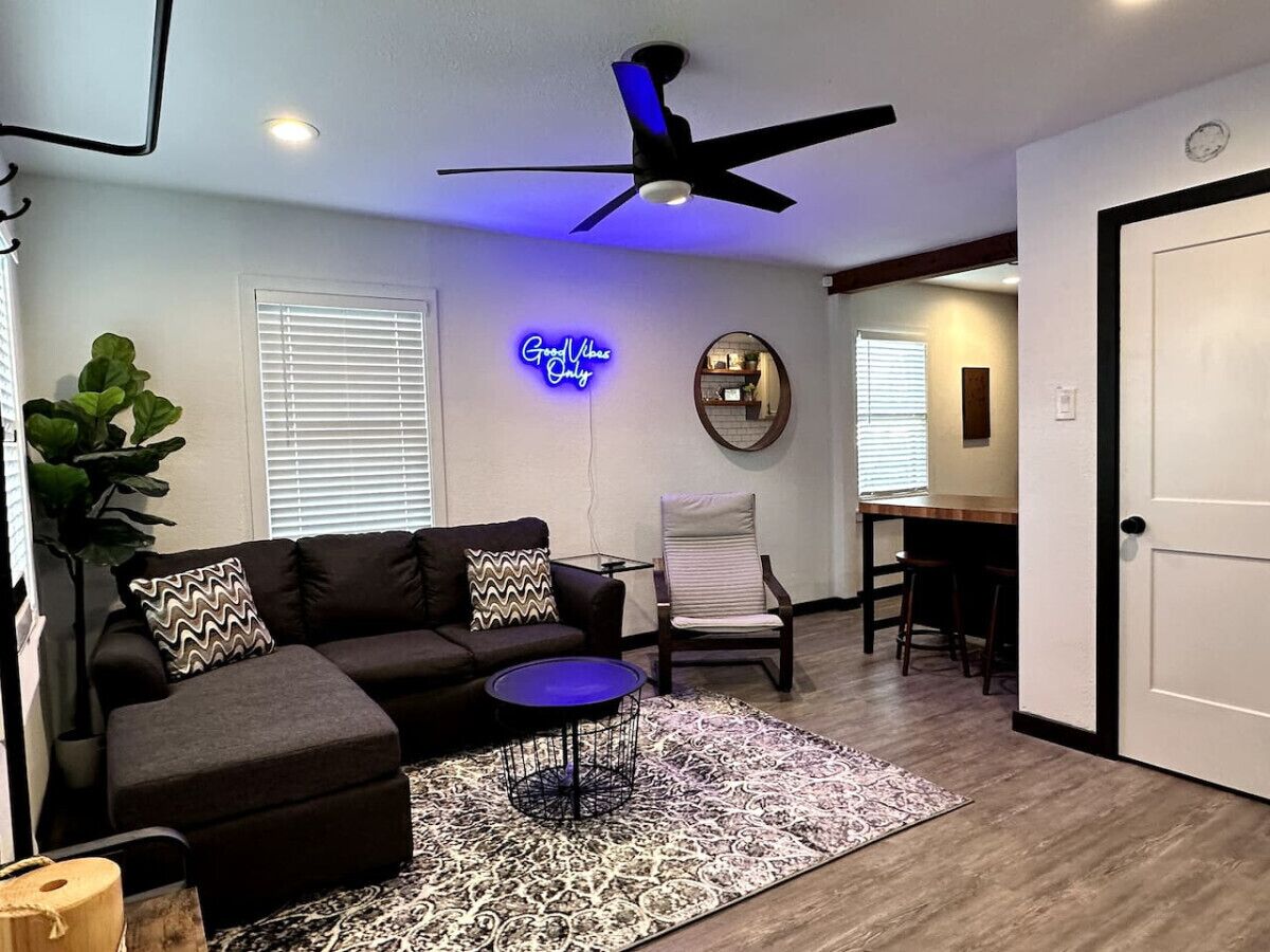 CozyCoast Apts #A Modern & Pets OK