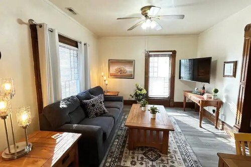 Kg Bd Full Condo steps to hospitals & Capitol 1-70