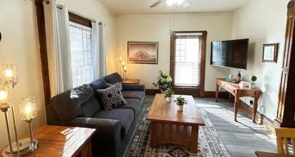 Kg Bd Full Condo steps to hospitals & Capitol 1-70