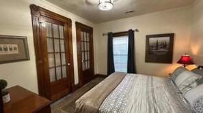 1 bedroom, desk, iron/ironing board, WiFi