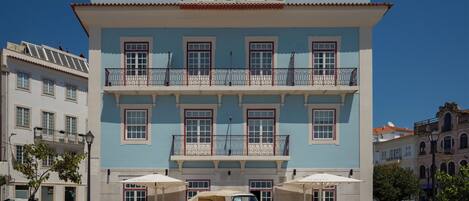 Down duvets, memory-foam beds, minibar, in-room safe