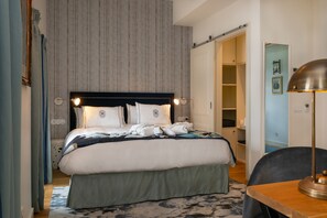 Deluxe Room | Down duvets, memory-foam beds, minibar, in-room safe - Dona Maria Hotel (Figueira da Foz)
