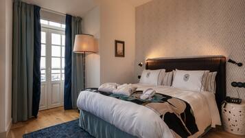 Couette en duvet d'oie, matelas mémoire de forme, minibar