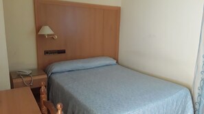 Basic Single Room | Desk, laptop workspace, free WiFi