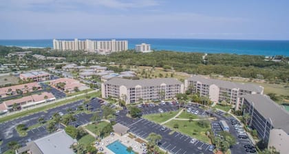 Jupiter Bay Beach Condo