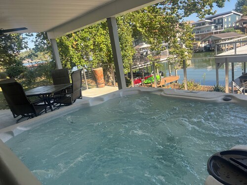 6 Bedroom Apple Valley Lakefront with Hot Tub Perfect for Large Families