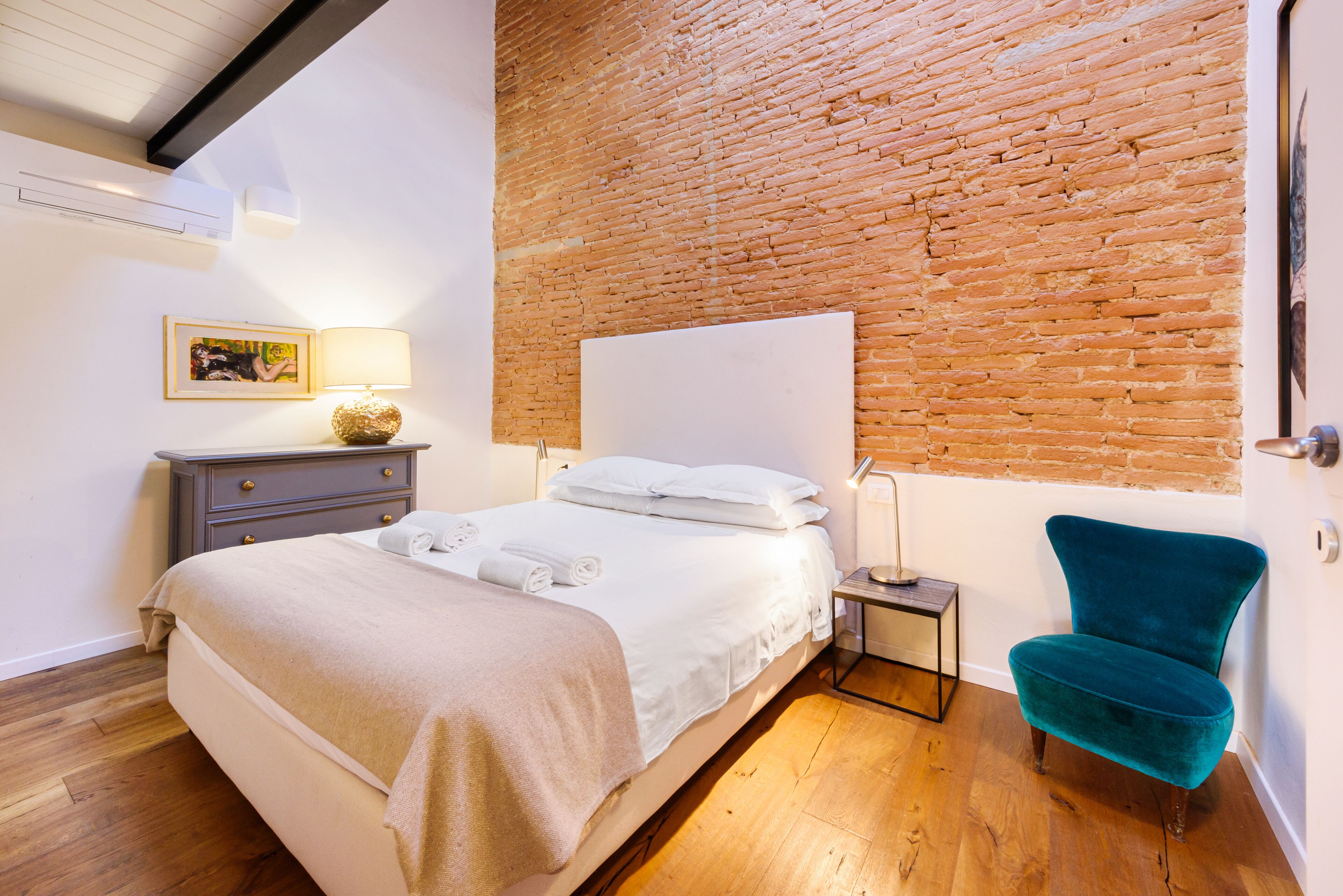 Design Apartment | 2 bedrooms, premium bedding, down comforters, individually decorated