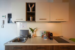 Bilocale | Private kitchen | Mini-fridge, stovetop, cookware/dishes/utensils - BNBOOK RESIDENCE MATTEOTTI (Novara)