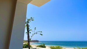 A balcony with a view of a beach and ocean. - Punta Veleros Rooftop (Los Organos)